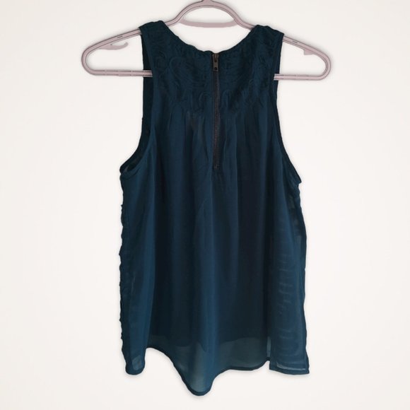 NWT - CHANDI & LIA - Easy to Wear Detailed Teal Top with Exposed Back Zipper - Picture 5 of 5